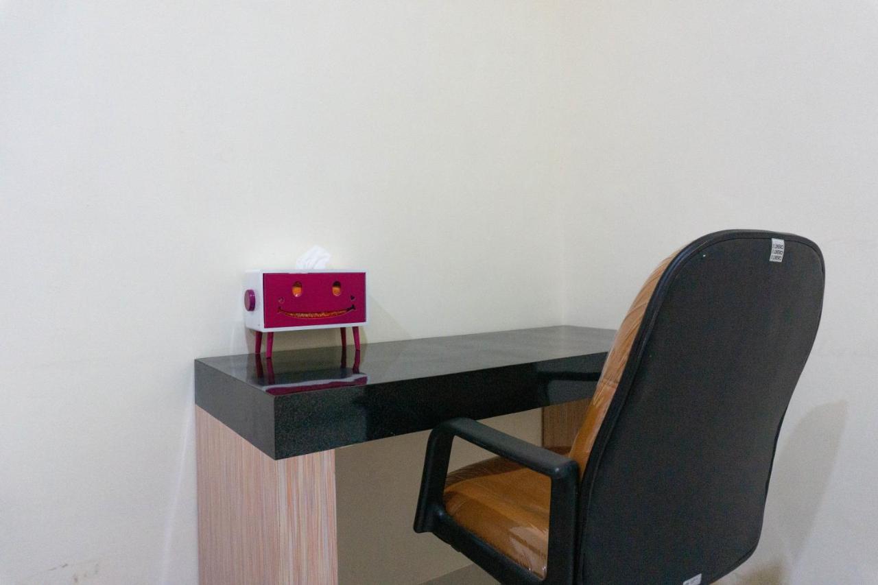 Reddoorz Syariah Near Sultan Muhammad Kaharuddin Airport Hotel Sumbawa Besar Екстериор снимка