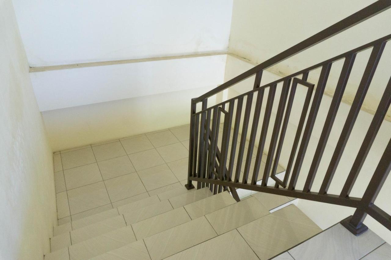 Reddoorz Syariah Near Sultan Muhammad Kaharuddin Airport Hotel Sumbawa Besar Екстериор снимка